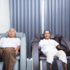 Actor Lim Tech Mong and actress Mrs. Noeun chose to buy Zahaka Massage Chair
