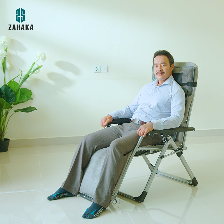 Actor Rothnak Den trust Zahaka Folding Massage Chair