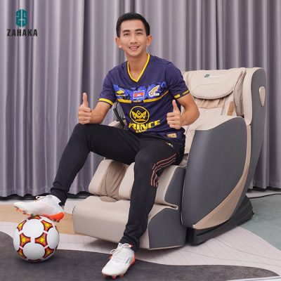 Football Player Keo Sokpheng and luxurious cream-colored massage chair A5 King